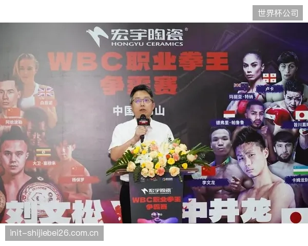 羽量级选手阿诺德·艾伦通过分歧判定险胜科斯塔,保住了自己的前十排名。 羽量级选手阿诺德·艾伦通过分歧判定险胜科斯塔,保住了自己的前十排名。